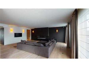 Cet appartement impressionnant est situé dans le Zuiderkroon