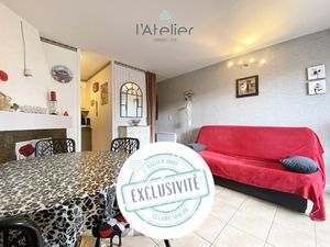 Le studio skis aux pieds