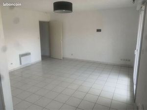 Apparemment t1 36m2 + place parking