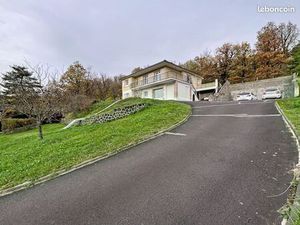 SAINT NECTAIRE  maison 194 m² habitables terrain 6870 m² avec vue dégagée