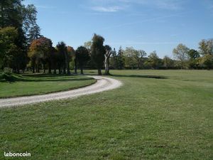 T2Bis dans parc château privé