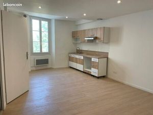 A louer - T3 rénové à neuf - Centre-ville Saint Maximin