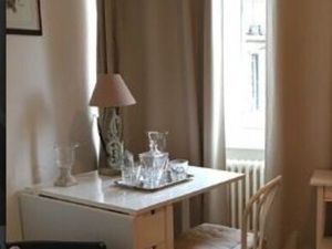 De particulier à particulier / T2 meublé de 40m² / refait à neuf avec park