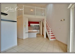 Pézenas – Dernier étage – T2 avec mezzanine  terrasse  climatisation et parking