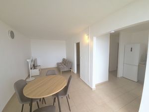 Appartement 4 pièces moderne entièrement rénové d'environ 73