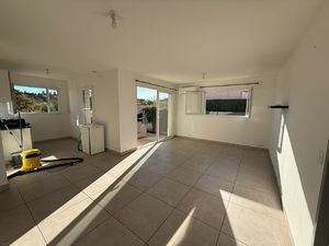 POLLESTRES - APPARTEMENT T3 AVEC JARDIN ET PARKING