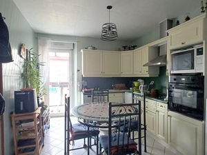 À VENDRE T3 avec jardin  véranda  garages et caves Valdo