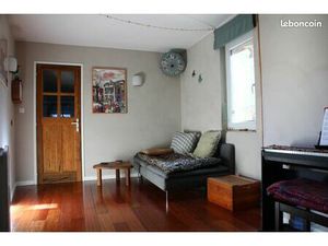 Maison de ville ancienne avec terrasse