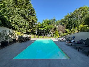 Une jolie maison 350 M2 avec piscine à Orgeval