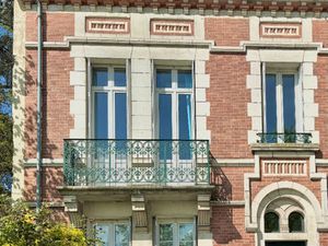 Maison bourgeoise à Orléans centre  6 pièces  surface 200m²