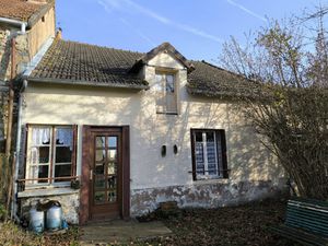MAISON DE VILLAGE AVEC DÉPENDANCE ET PETIT JARDIN