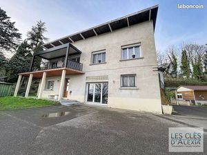 Maison 10 pièces 266 m²