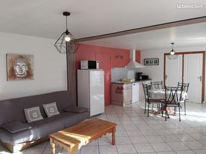 À louer à l’année – spacieux T3 en rez de jardin meublé en excellent état