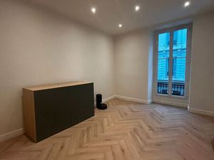 Bureau individuel rénové 16 m² – Centre-ville de Nice