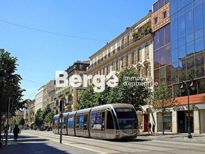 Bureaux 327 m² Nice