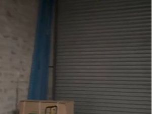 Local industriel 400 mètres carrés plus 100 de bureau accès semi