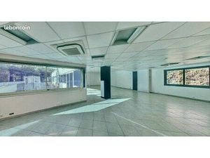 Local commercial 200 m²