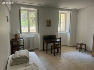 Studio en entre sol lumineux Mt Boron