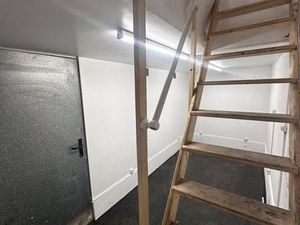 Local commercial bureau entrepôt