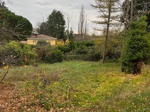 TERRAIN 830m²
