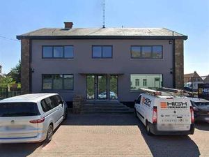 PROCHE N4 - Bel espace bureaux ou profession libérale