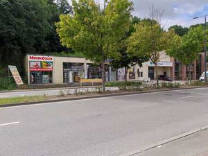 Jambes-chaussée de Liège-Belle surface commerciale à louer.