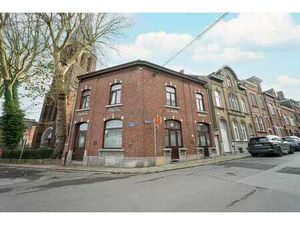 Bel immeuble comprenant 2 unités (partie prof. et un apparte