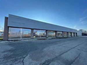 Espace commerciale au bord de route 975m²
