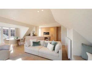 Appartement de coin(3ch.) avec vue sur le Lac de la Victoire