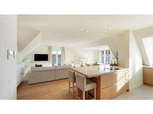 Appartement de coin rénové avec une vue magnifique sur le...