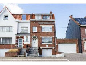 Maison prête à emménager avec 4 chambres au centre de Heule