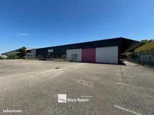 Local d'activité 2 200 m²