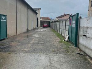 Local commercial / Entrepôt – 275 m² – Oullins – Accès poids-lourd