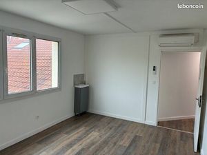 Bureau dans cabinet paramédical