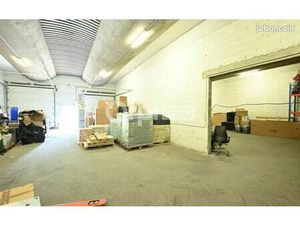 ENTREPÔT PROFESSIONNEL À SAINT-PRIEST - 205m2 - 1257