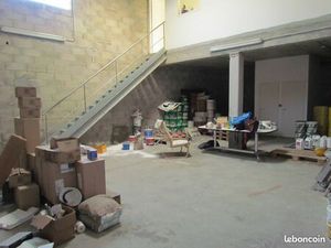 Local 131 m² Vaulx-en-Velin