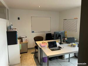 ENTREPÔT PROFESSIONNEL À SAINT-PRIEST - 400 m2 - 2515