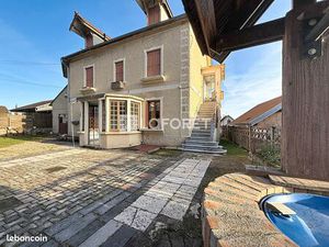 Propriété 6 pièces 176 m²