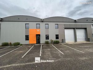 Local industriel 440 m²