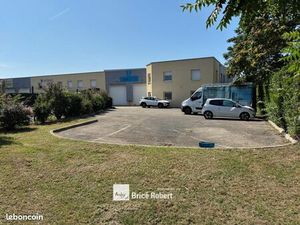 Local d'activité 744 m²