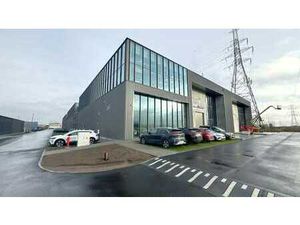 Nouveau bureau à louer le long de l'E34 à Zwijndrecht.