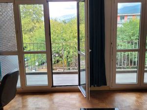 Grenoble Centre Ville (Perrot/Malifaud) T1 meublé grd balcon  vue  chauffage urbain