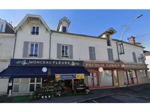 Fontainebleau  Immeuble mixte avec deux espaces d'habitatio