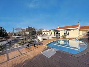 Maison de standing à Bergerac avec piscine  cuisine d’été et terrain de 1 803 m²