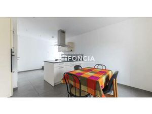 Maison rénovée à proximité des commerces