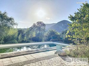 Propriété 5 pièces 140 m²