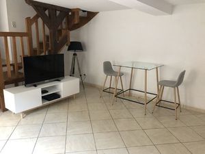 Pour investisseurs  Maison de bourg de 67 m2  3 pièces  cour fermée