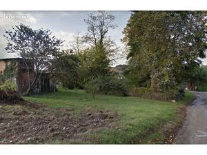Terrain avec pigeonnier et volière pouvant créer une habitation
