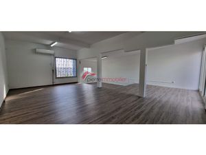LOCAL COMMERCIAL OU PROFESSIONNEL 82 m2 - BD BANK