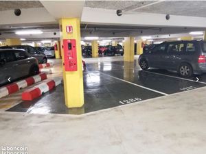 Place de Parking Surveillance 24/7 (Voiture + Moto)